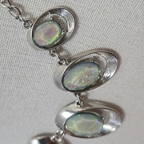 FAUX OPAL & SILVER TONE CHAIN NECKLACE - Picture 3 of 5